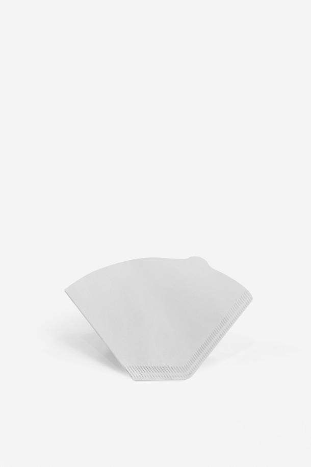 펠로우 에이든 커피 메이커 싱글 브루 필터는 싱글 브루잉에 최적화된 커피 추출을 위한 필터입니다. 고품질 종이 소재로 제작되어 최적의 물 흐름을 보장하며, 깨끗하고 풍부한 커피 맛을 선사합니다. 흰색 컬러의 필터는 깔끔한 인상을 주며, 싱글 브루 필터 바스켓과 호환됩니다. 표준 #2 대형 필터와 유사한 사이즈로, 편리하게 사용할 수 있습니다. 40매로 구성되어 있어 넉넉하게 사용 가능합니다.
