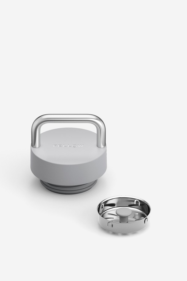 펠로우 카터 캐리 뚜껑 - 그레이는 주방 및 커피 용품에 사용되는 뚜껑입니다. 심플하고 미니멀한 디자인으로 제작되었으며, 휴대성을 고려하여 디자인되었습니다. 에폭시 소재를 사용하여 제작되었으며, 그레이 색상으로 제공됩니다. 펠로우 카터 캐리 뚜껑은 사용자의 편의성을 높이기 위해 디자인되었습니다.

