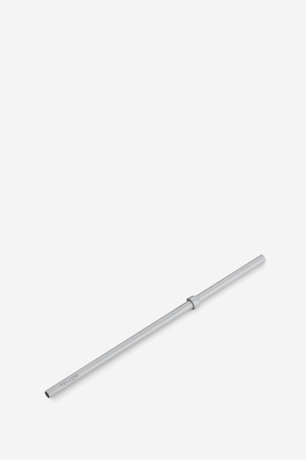 펠로우 카터 콜드 스트로우 16oz - 그레이는 차가운 음료를 즐기기 위한 스테인리스 스틸 소재의 재사용 가능한 빨대입니다. 16oz(약 473ml) 용량으로 제작되었으며, 콜드브루, 아이스커피 등 차가운 음료를 편리하게 마실 수 있도록 디자인되었습니다. 세련된 그레이 컬러로 어떤 컵에도 잘 어울리며, 세척이 간편하여 위생적으로 사용할 수 있습니다. 일상생활에서 개인 컵과 함께 사용하여 환경 보호에도 기여할 수 있습니다.
