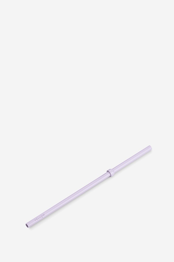 펠로우 카터 콜드 스트로우 16oz - 라벤더는 일상에서 시원함을 유지해주는 텀블러입니다. 라벤더 색상으로 디자인되었으며, 휴대가 간편하도록 제작되었습니다. 트라이탄 소재로 제작되어 내구성이 뛰어나며, 보냉 기능을 제공합니다. 스트로우가 포함되어 있어 편리하게 음료를 즐길 수 있고, 뚜껑 디자인으로 내용물 유출을 방지합니다. 473ml (16oz) 용량이며, 카터 콜드 리드와 호환 가능합니다. 또한, 환경 보호를 위해 포장재를 변경했습니다.
