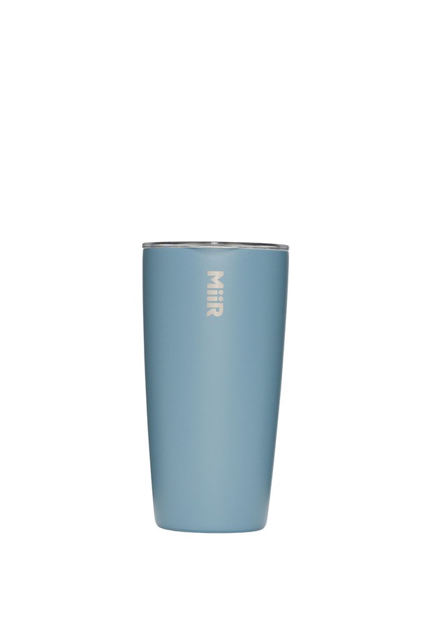 미르 베큠 인슐레이티드 텀블러(슬라이드 뚜껑) 16oz - 홈 블루는 심플한 디자인의 텀블러입니다. 이중진공단열 기술로 제작되어 최대 12시간 보온, 24시간 보냉 기능을 제공합니다. 스테인리스스틸과 실리콘 소재로 제작되었으며, BPA FREE 안심 소재를 사용하여 일상생활에서 안심하고 사용할 수 있습니다. 슬라이드 뚜껑 타입으로 편리하며, 넓은 입구와 파우더 코팅 마감으로 사용성과 내구성을 높였습니다. 차량 컵홀더에 호환 가능하여 실용적입니다.

