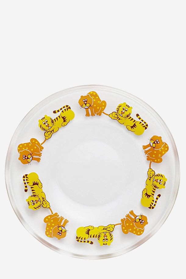 아데리아 플레이트 120 - 즈 Mate는 1970-80년대 레트로 스타일을 복각한 빈티지 디자인의 플레이트입니다. 소다유리로 제작되었으며, 화이트와 스카이블루 두 가지 색상으로 출시되었습니다. 120mm 크기로 식기, 코스터, 소품 트레이, 장식용 등 다용도로 활용 가능합니다. 귀여운 동물 패턴이 특징이며, 데일리 사용에도 적합합니다. 위생적이고 불순물이 없는 안전한 사용이 가능합니다.
