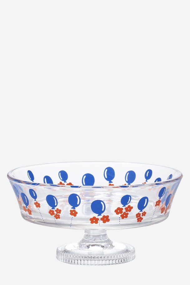 아데리아 섈로 볼 윗 스템 225ml - Baloon은 디저트, 과일, 장식용으로 활용 가능한 유리 그릇입니다. 소다 유리 소재에 투명 컬러, 풍선, 코스모스, 데이지, 달리아, 동물 등의 다양한 패턴/무늬를 더하여 레트로 모던 스타일을 연출합니다. 스템 베이스와 장식적 프린트, 깔끔한 외관, 위생적인 사용이 가능하며, 선물용 포장으로 홈카페 스타일링에도 활용할 수 있습니다.

