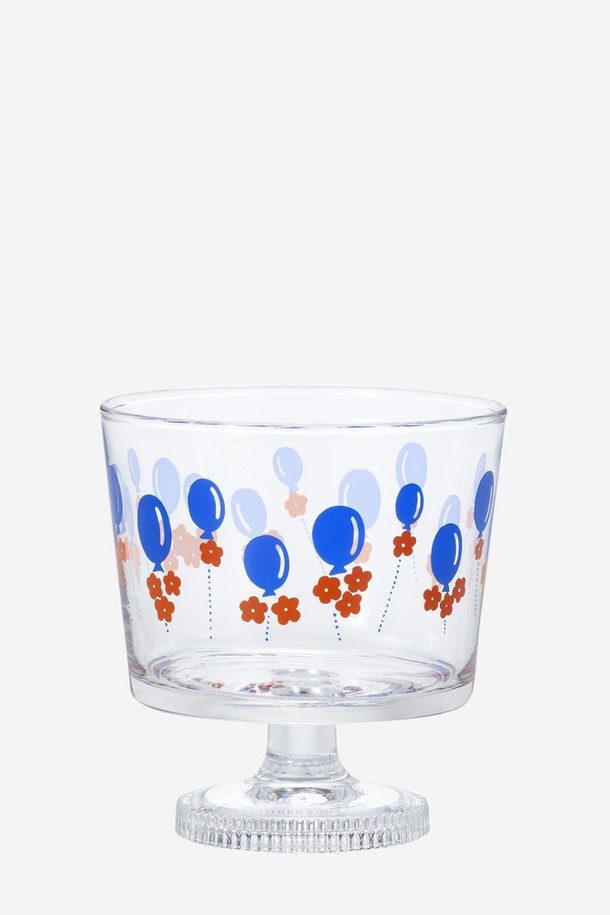 아데리아 딥 볼 윗 스템 285ml - 발룬은 디저트, 음료, 장식용으로 활용 가능한 유리컵입니다. 풍선, 꽃, 동물을 모티브로 한 레트로 프린트 무늬가 돋보이며, 투명, 블루, 레드, 화이트 등 다채로운 컬러 옵션을 제공합니다. 볼형 디자인에 스템이 더해져 엘레강스한 분위기를 자아내며, 285ml 용량으로 활용도가 높습니다. 소다유리로 제작되어 섬세한 느낌을 주며, 손세척을 권장합니다.
