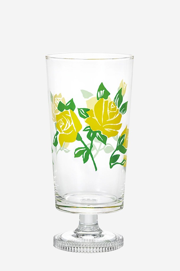 아데리아 텀블러 윗 스템 305ml - 로즈는 레트로 스타일과 빈티지 패턴이 돋보이는 소다유리 텀블러입니다. 로즈 컬러와 투명한 바디가 조화롭게 어우러지며, 플라워와 기하학 무늬가 섬세하게 디자인되어 있습니다. 305ml 용량으로 음료나 디저트 등을 담기에 적합하며, 손잡이가 있어 편안하게 사용할 수 있습니다. 독특한 실루엣과 장식용 포장으로 선물용으로도 좋습니다. 주의사항으로 내열 유리가 아니며, 수공예 특성상 기포나 스크래치가 있을 수 있고 열원 접근에 유의해야 합니다.
