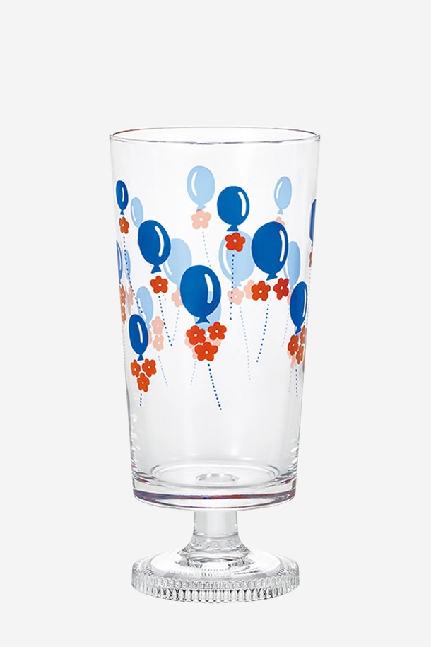 아데리아 텀블러 윗 스템 305ml - 풍선은 소다유리 소재로 제작된 텀블러/컵입니다. 짧은 스템 베이스에 빈티지 스타일 유리 디자인과 연필 스타일의 꽃 드로잉, 기하학적 패턴, 스트라이프 플로럴 프린트가 조화롭게 어우러져 독특한 매력을 선사합니다. 화이트, 스카이블루, 옐로우, 오렌지 4가지 색상으로 제공되어 취향에 맞게 선택할 수 있습니다. 305ml 용량으로 음료, 디저트, 또는 화병으로도 활용 가능하며, 안전성과 위생까지 고려하여 제작되었습니다. 사이즈는 지름70 x 높이75mm입니다.