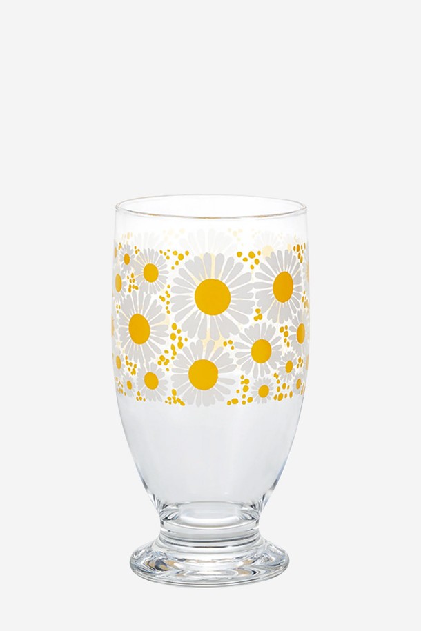 아데리아 텀블러 윗 스탠드 335ml - 데이지(Daisy)는 소다유리로 제작된 텀블러/컵입니다. 화이트, 스카이블루, 레드 컬러에 데이지, 코스모스, 레트로 플라워 패턴이 더해져 산뜻한 디자인을 자랑합니다. 라운드 형태와 스탠드 베이스 일체형 디자인으로 안정적인 사용감을 선사하며, 음료나 파르페를 담기에 적합합니다. 레트로 프린트가 돋보이며, 전자레인지 및 식기세척기 사용은 불가합니다. 급격한 온도 변화와 화기 근처, 뜨거운 물품 접촉에 주의하여 사용하세요.
