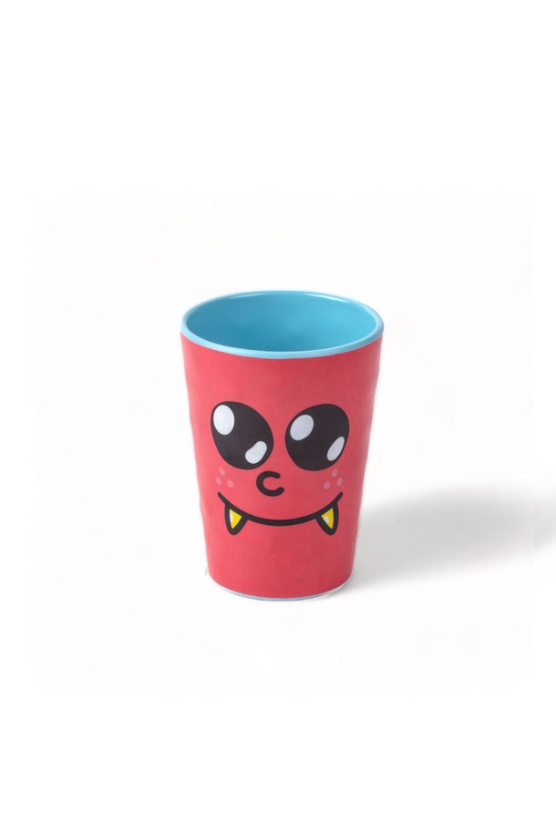 AT몬스터스 멜라민 컵 그레고리오 H 11.7은 멜라민 소재의 컵/머그입니다. 지안피에로 달레산드로의 디자인으로 제작되었으며, 레드와 블루 두 가지 색상으로 제공됩니다. 지름8.5 x H11.7 센티미터 크기이며, 귀여운 캐릭터 패턴이 특징입니다. 일상생활에서 사용하기 좋으며, 식기세척기 사용이 가능합니다. 단, 전자레인지, 직화, 급냉/급열 사용은 금지되어 있습니다.