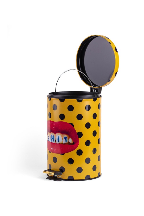 TP홈빈쉬트25x39.5 12L 입니다. 스네이크 무늬의 프린트 디자인이 돋보이는 인테리어/장식용 제품입니다. 로즈 컬러의 금속 소재로 제작되었습니다. 모니터 해상도에 따라 제품 외관이 다르게 보일 수 있으며, 제조 과정에서 미세 스크래치나 프린트 번짐이 있을 수 있습니다.
