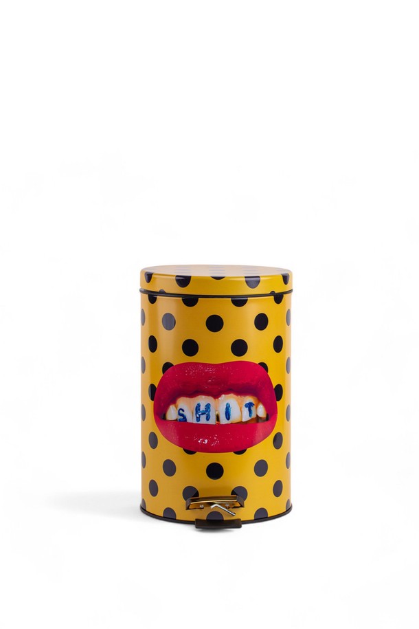 TP홈빈쉬트25x39.5 12L 입니다. 스네이크 무늬의 프린트 디자인이 돋보이는 인테리어/장식용 제품입니다. 로즈 컬러의 금속 소재로 제작되었습니다. 모니터 해상도에 따라 제품 외관이 다르게 보일 수 있으며, 제조 과정에서 미세 스크래치나 프린트 번짐이 있을 수 있습니다.
