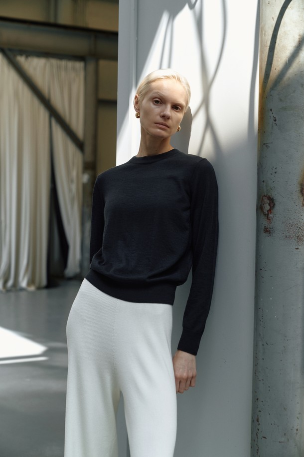 LEHEE - 스웨터 - silk round pullover(M/black) -cashmere 70% + silk 30%-