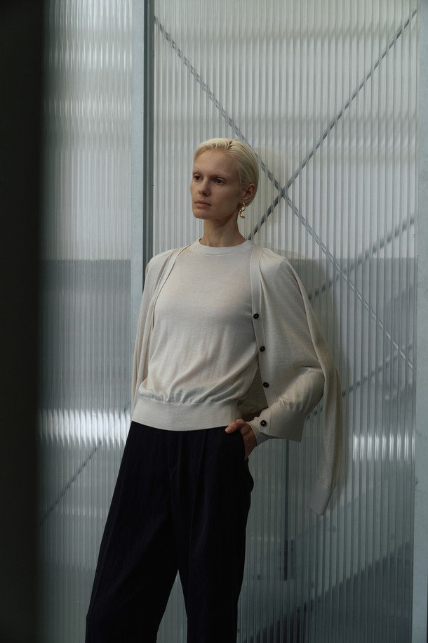 LEHEE - 스웨터 - silk round pullover(ivory)-cashmere 70% + silk 30%-