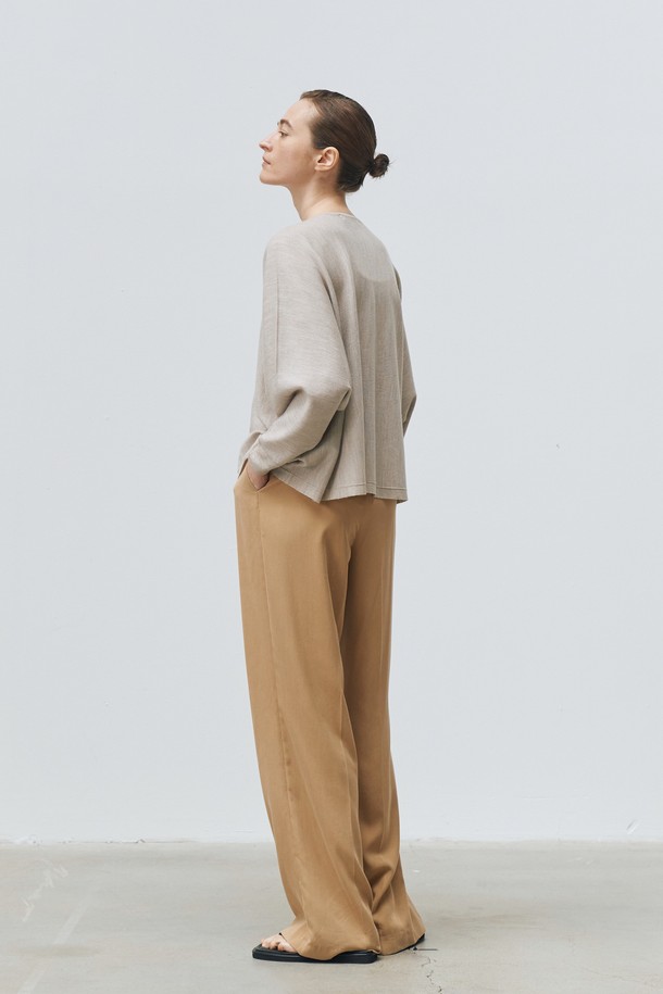 LEHEE - 스웨터 - v-neck  loose pullover (beige) -Merino Mercerized Wool 100% -