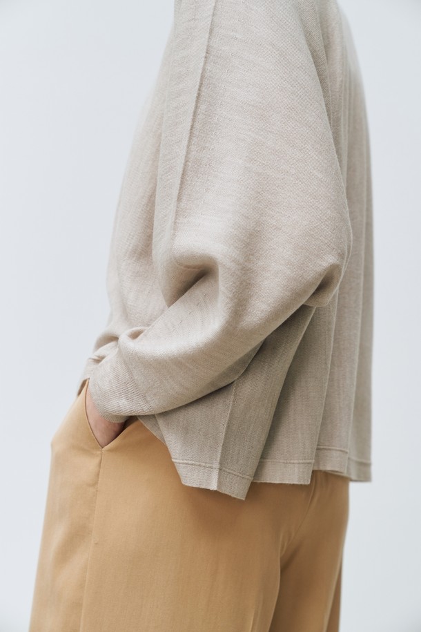 LEHEE - 스웨터 - v-neck  loose pullover (beige) -Merino Mercerized Wool 100% -