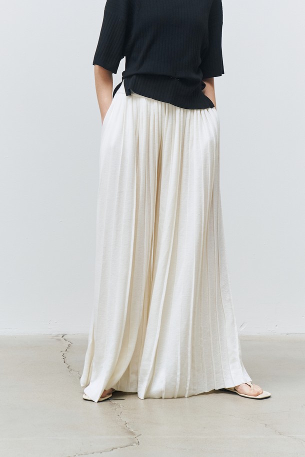 LEHEE - 팬츠 - plaets long knit pants (ivory)