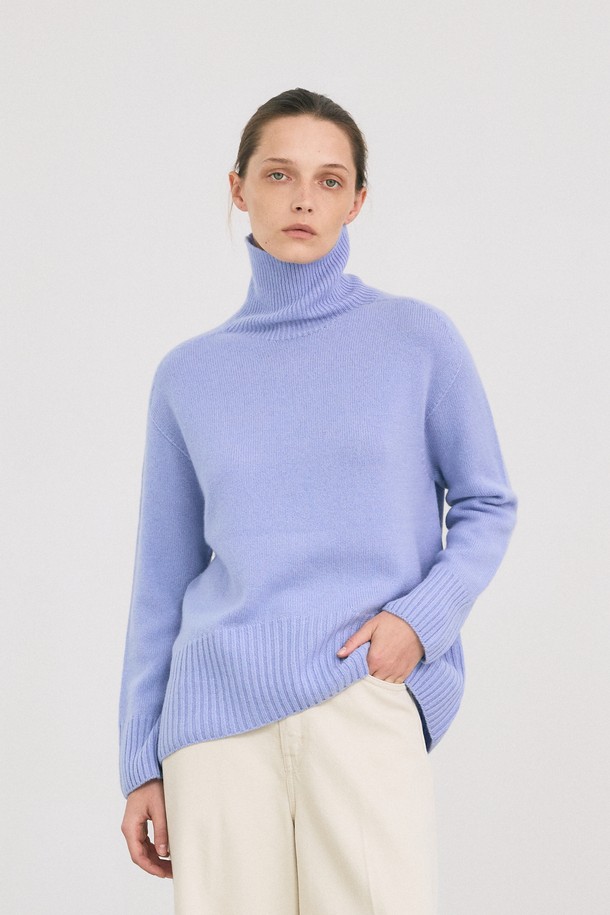 LEHEE - 스웨터 - NEW 시그니쳐 turtle neck - italy cashmere 100% (blue)