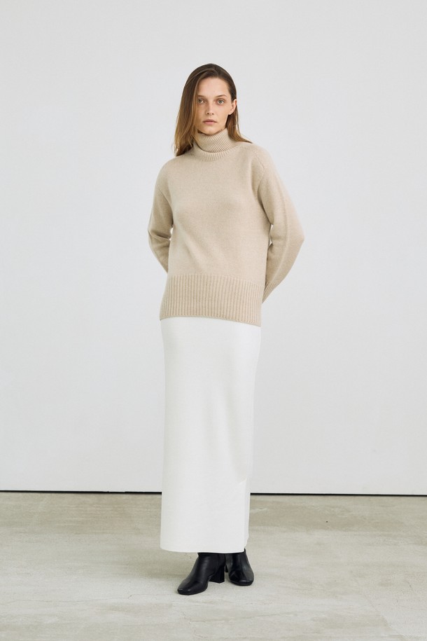 LEHEE - 스웨터 - NEW 시그니쳐 turtle neck - italy cashmere 100% (beige)