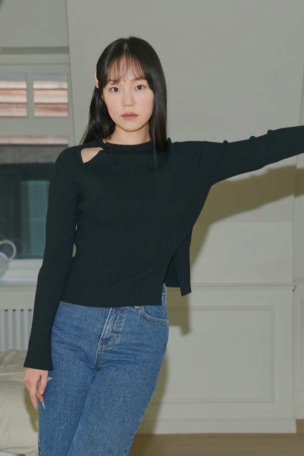 MARGARIN FINGERS - 스웨터 - [22WINTER] RIBBON CUT OUT KNIT (BLACK)