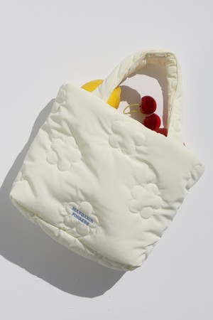 [22WINTER] FLOWER QUILTED BAG (CREAM)