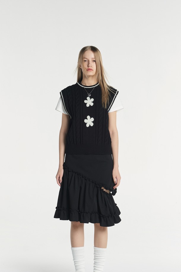 MARGARIN FINGERS - 베스트 - [23SPRING] POINT FLOWER KNIT VEST (BLACK)