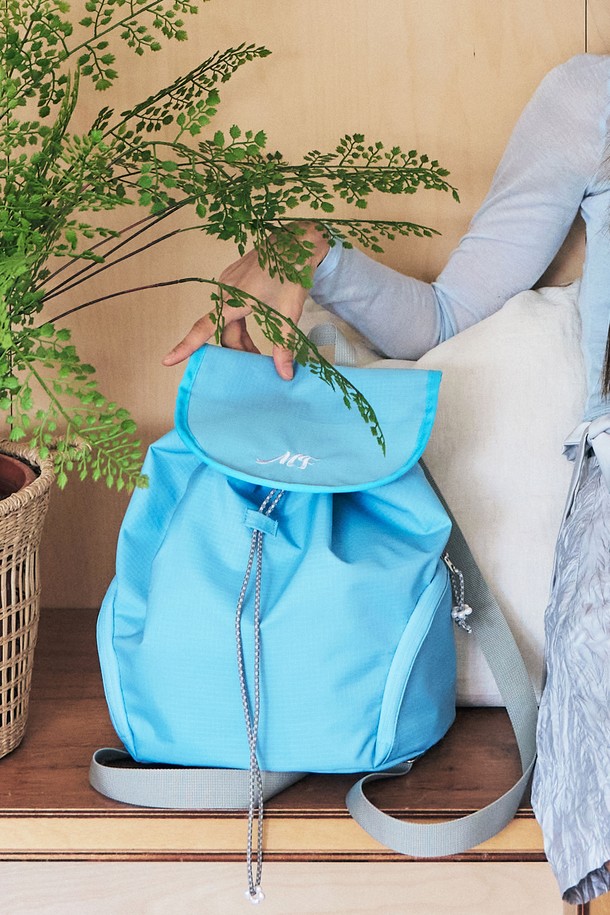 MARGARIN FINGERS - 백팩 - [23MID CAPSULE] SIDE POCKET BACKPACK (LIGHT BLUE)