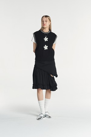 [23SPRING] CUT OUT FRILL SKIRT (BLACK)