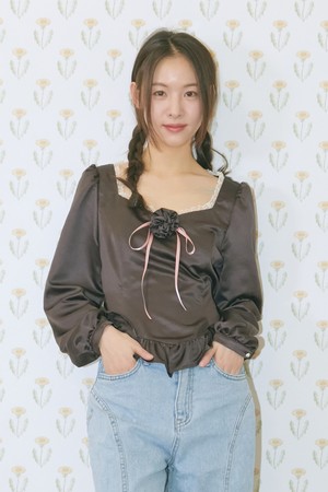 [23FW] CORSAGE SATIN BLOUSE (DARK BROWN)