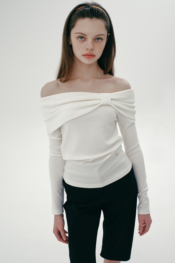 MARGARIN FINGERS - 긴소매 티셔츠 - [25SP] RIBBON POINT OFF SHOULDER T (IVORY)