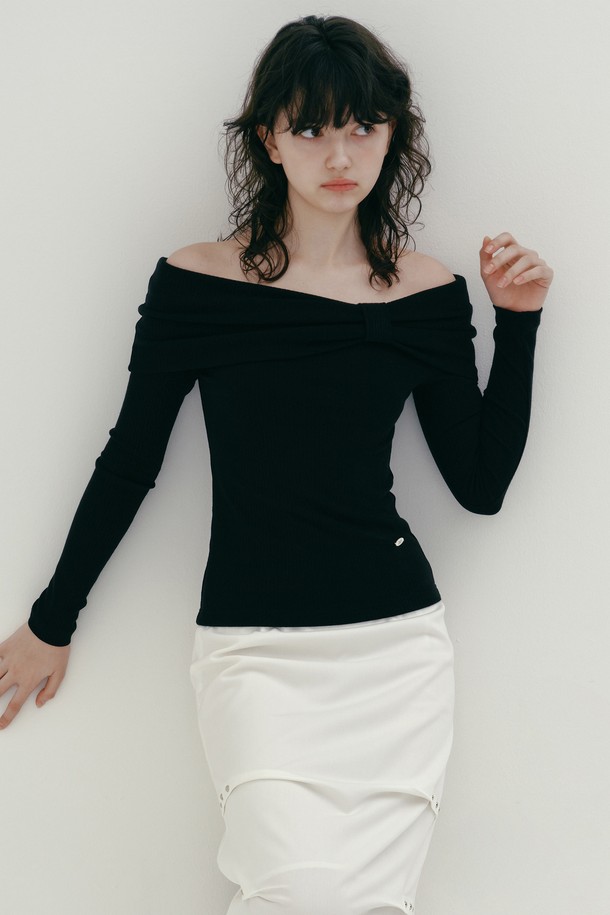 MARGARIN FINGERS - 긴소매 티셔츠 - [25SP] RIBBON POINT OFF SHOULDER T (BLACK)