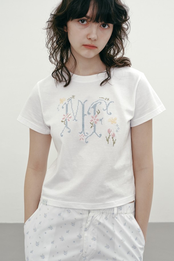 MARGARIN FINGERS - 반소매 티셔츠 - [25SP] CROSS STITCH LOGO T-SHIRT (WHITE)