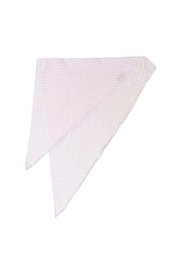 [25MID CAPSULE] LILLY STRIPED BONNET (PINK)는 핑크 색상의 스트라이프 패턴이 돋보이는 여성용 보넷입니다. 얇은 두께의 폴리에스테르, 레이온, 면 혼방 소재로 제작되었으며, 레이스와 라벨 장식이 더해진 삼각형 디자인이 특징입니다. 2025 미드 캡슐 컬렉션 제품으로, 일상에서 다양한 스타일링을 연출할 수 있습니다.
