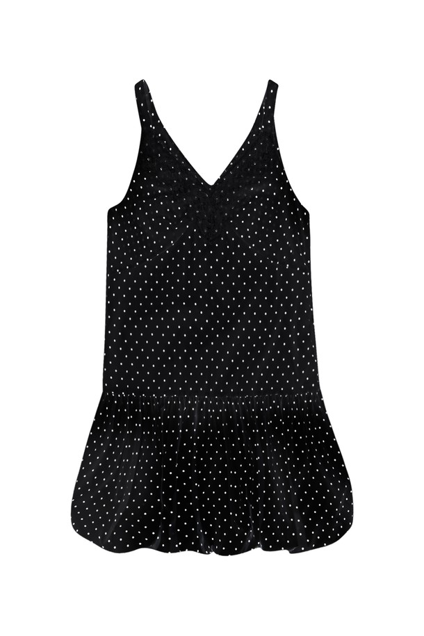[25SUMMER] DOT BALLOON ONE PIECE (BLACK)는 페미닌하면서도 캐주얼한 무드를 연출하는 여성용 도트 벌룬 원피스입니다. 부드러운 촉감의 실키한 폴리에스테르 소재로 제작되었으며, 얇은 두께감과 민소매 디자인으로 시원하게 착용할 수 있습니다. 브이넥 라인과 레이스 디테일이 여성스러움을 더하며, 단독 또는 레이어드하여 다양한 스타일을 연출할 수 있습니다.
