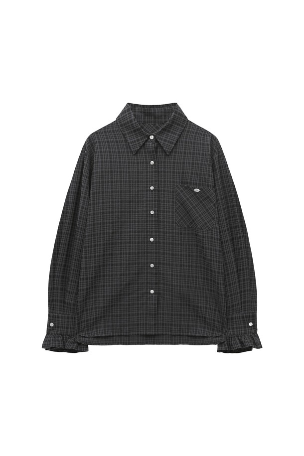 **[25FW] 프릴 체크 셔츠 (블랙)**

여성스러운 무드를 연출하는 [25FW] 프릴 체크 셔츠입니다. 블랙 컬러의 체크 패턴이 클래식하고 미니멀한 스타일을 완성하며, 봄, 가을 시즌에 적합합니다. 루즈핏과 오버핏으로 편안한 착용감을 선사하며, 부드러운 면과 폴리에스테르 혼방 소재로 제작되었습니다. 프릴 카라와 긴 소매, 반투명 소재가 특징이며, 가슴 포켓과 로고 펜던트 디테일이 돋보입니다. 데이트룩, 카페룩, 모임룩 등 다양한 TPO에 활용하기 좋습니다.
