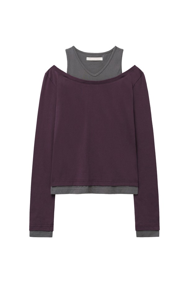 25FW 레이어드 컷아웃 티셔츠 (퍼플)는 여성의 우아함과 세련된 감각을 돋보이게 해주는 상의입니다. 봄, 가을에 어울리는 이 티셔츠는 모던한 스타일을 추구하는 분들께 추천하며, 슬림핏 디자인으로 여성스러운 실루엣을 강조합니다. 면 소재로 제작되어 부드러운 촉감을 선사하며, 숄더 라인 컷아웃 디테일과 소매, 네크라인 배색, 레이어드 디자인이 특징입니다. 데이트룩, 카페룩에 어울리는 미니멀, 클래식, 캐주얼 스타일 연출에 용이하며, 톤온톤 코디로 세련된 스타일을 완성할 수 있습니다. 긴 소매와 라운드넥 디자인으로 간결하면서도 매력적인 분위기를 자아냅니다.
