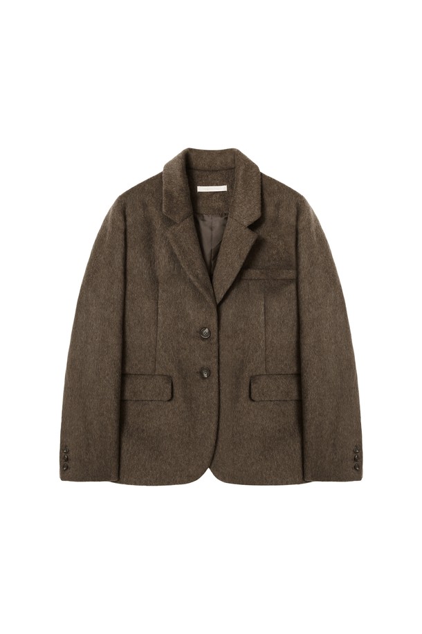 25 WINTER 클래식 싱글 울 재킷 (브라운)은 여성 고객을 위한 겨울 시즌 필수 아이템입니다. 클래식하고 베이직한 스타일로, 오피스룩, 출근룩, 모임룩 등 다양한 TPO에 활용하기 좋습니다. 레귤러 핏에 두꺼운 울 소재를 사용하여 보온성을 높였으며, 긴 소매와 싱글 버튼 여밈으로 깔끔한 디자인을 완성했습니다. 무지 패턴의 브라운 컬러는 미니멀한 스타일을 선호하는 분들께 안성맞춤입니다.
