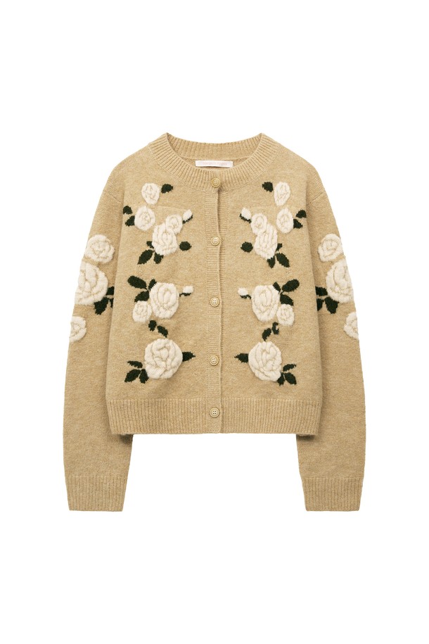 [25WINTER] 로즈 자카드 가디건 (베이지)는 여성스러운 우아함을 선사하는 겨울철 필수 아이템입니다. 부드러운 울 소재로 제작되어 포근한 착용감을 느낄 수 있으며, 라운드 넥과 긴 소매 기장으로 포근함을 더했습니다. 로즈 자카드 패턴이 돋보이는 디자인으로, 데이트룩, 모임룩, 출근룩 등 다양한 TPO에 활용 가능합니다. 클래식, 미니멀, 로맨틱 스타일을 즐겨 입는 분들께 추천하며, 레귤러핏으로 편안하게 착용할 수 있습니다.
