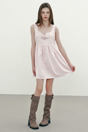 [25SP] ROSE CORSAGE SATIN MINI DRESS (LIGHT PINK)