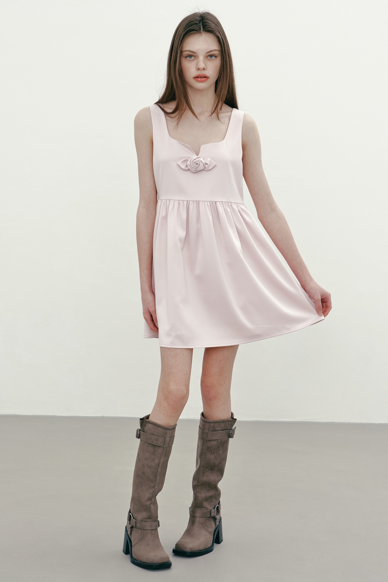 ワンピース MARGARIN FINGERS ROSE CORSAGE SATIN MINI DRESS 5BNY521 MARGARIN FINGERS] ROSE CORSAGE SATIN MINI DRESS (LIGHT PINK)