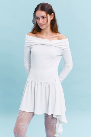 [26SPRING] OFF SHOULDER RUFFLE DRESS (CREAM)