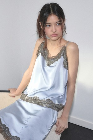 [26MID CAPSULE] LACE SATIN SLEEVELESS (LIGHT BLUE)