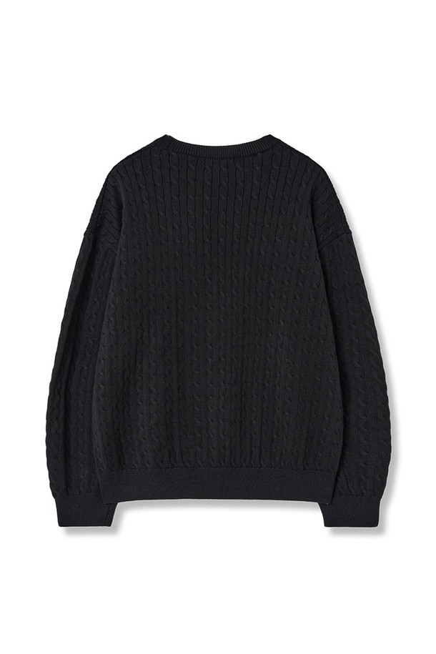 남성용 케이블 라운드 니트 (블랙)입니다. 부드러운 촉감의 아크릴과 면 혼방 소재로 제작되었으며, 두꺼운 두께감으로 가을, 겨울, 봄까지 폭넓게 활용 가능합니다. 미니멀한 스타일의 레귤러핏으로, 고밀도 케이블 패턴과 3D 패션 기술이 적용되어 내구성이 좋고 통기성이 우수하며 단독 또는 이너로 활용하기 좋습니다.
