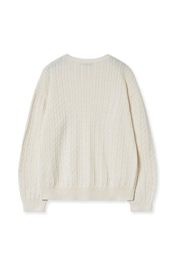 **케이블 라운드 니트 (아이보리)**는 부드러운 촉감의 아크릴과 면 혼방 소재로 제작되어 봄, 가을, 겨울 시즌에 착용하기 좋으며, 레귤러 핏으로 편안한 착용감을 선사합니다. 미니멀한 스타일의 라운드넥 디자인에 케이블 패턴이 돋보이며, 긴 소매와 두꺼운 두께감으로 보온성을 높였습니다. 아이보리, 블랙, 그레이, 네이비, 베이지 등 다채로운 컬러로 출시되어 단품 또는 이너로 활용하여 다양한 스타일링을 연출할 수 있습니다.
