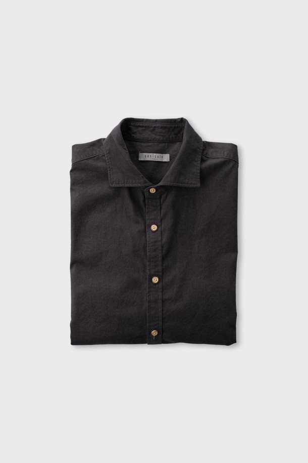 캐주얼 코튼 워싱 스프레드 셔츠 D-HCSH54는 부드러운 촉감의 면 소재로 제작되어 편안한 착용감을 선사합니다. 봄, 여름, 가을, 겨울 사계절 모두 활용 가능한 긴소매 셔츠로, 얇은 두께감과 슬림핏 디자인이 특징입니다. 바이올렛과 블루 두 가지 색상으로 출시되었으며, 워싱 처리된 면 소재 특유의 자연스러운 멋을 더했습니다. 데이트룩, 카페룩과 같은 TPO에 어울리며, 캐주얼, 미니멀, 클래식 스타일을 연출하기 좋습니다. 신축성은 거의 없으며, 비침 걱정 없이 착용할 수 있습니다.
