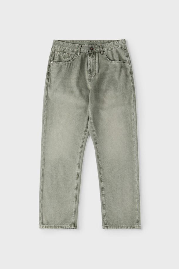 워시드 썸머 와이드 데님 팬츠 M-GJEAN10는 남성 고객을 위한 데님 팬츠입니다. 여름, 간절기에 착용하기 좋으며, 캐주얼, 미니멀, 시티보이 스타일 연출에 적합합니다. 그레이, 그린 두 가지 색상으로 출시되었으며, 얇은 두께감의 면, 폴리에스터 혼방 소재로 제작되었습니다. 와이드핏, 무지 디자인에 미드라이즈, 5포켓, 뒷면 가죽 라벨, 단추 여밈 디테일을 더했습니다. 동네 마실룩부터 쇼핑룩까지 폭넓게 활용할 수 있습니다.
