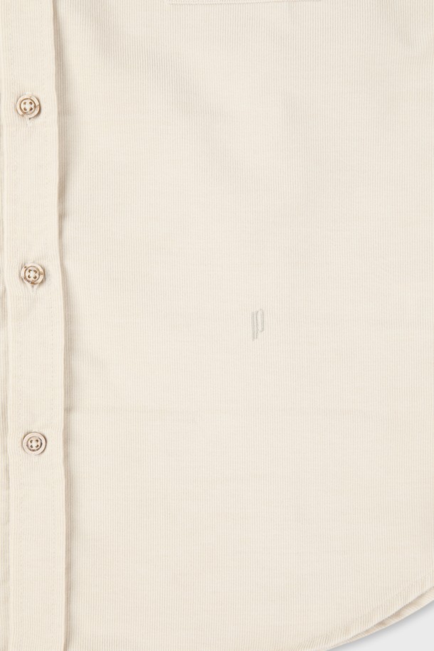 코듀로이 포켓 셔츠 D-GCSH57는 남성용 코듀로이 셔츠입니다. 가을과 겨울에 착용하기 좋은 두꺼운 두께감으로, 부드러운 촉감이 특징입니다. 베이직하고 캐주얼한 스타일로, 일상복으로 활용하기 좋습니다. 블랙과 아이보리 두 가지 색상으로 출시되었습니다. 차이나칼라에 슬림핏 또는 레귤러핏으로 제작되었으며, 체스트 포켓 2개와 P 자수 로고, 버튼다운 칼라 디테일이 돋보입니다. 겨울 데일리룩에 캐주얼, 클래식, 미니멀한 무드를 더해보세요.
