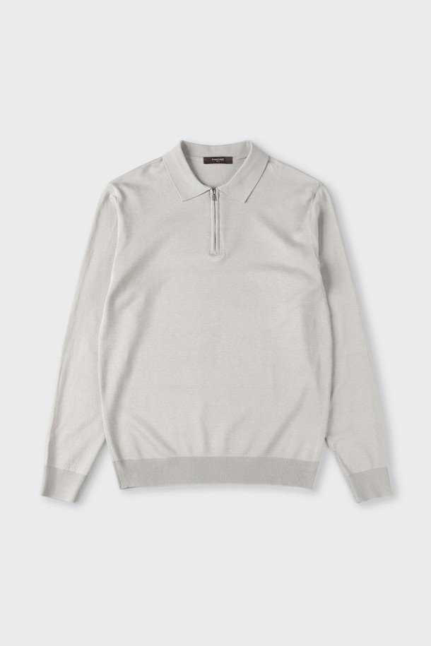 **반집업 폴로 니트 M-QNIT52**는 비스코스 82%와 폴리에스터 18% 혼방 소재로 제작되어 부드러운 촉감과 편안한 착용감을 선사합니다. 클래식한 카라 디자인과 반집업 디테일이 돋보이며, 슬림핏으로 디자인되어 출근룩과 비즈니스 캐주얼에 적합합니다. 골지 마감으로 안정적인 실루엣을 연출하며, 다양한 체형에 잘 어울립니다. 화이트, 그레이, 네이비, 차콜, 블랙 등 5가지 기본 컬러로 출시되어 미니멀하고 캐주얼한 스타일을 완성합니다. 여름, 간절기, 겨울까지 폭넓게 활용 가능한 긴소매 니트입니다.
