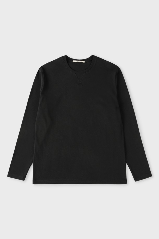 베이직 라운드 티셔츠 D-QTEE55는 부드러운 면 소재로 제작되어 편안한 착용감을 선사합니다. 라운드넥 디자인에 긴 소매 기장으로, 미니멀, 캐주얼, 클래식 스타일을 연출하기 좋습니다. 아이보리, 그레이, 블랙, 차콜 4가지 색상으로 출시되어 다양한 스타일에 매치하기 용이합니다. 레귤러 슬림핏으로 깔끔하게 떨어지는 핏을 자랑하며, V 스티치 디테일이 돋보입니다. 신축성이 좋아 활동성이 뛰어나 집콕룩으로도 적합합니다.
