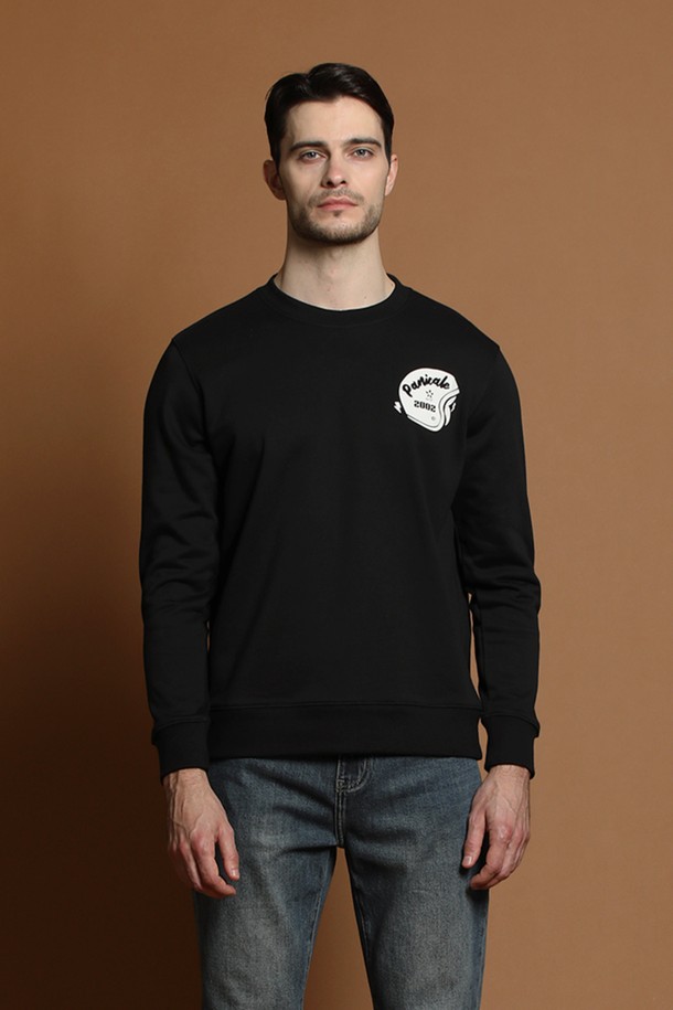 블랙 컬러의 남성용 로고 프린트 스웨트셔츠 D-QTEE57입니다. 봄, 가을, 겨울 모두 착용 가능한 두꺼운 두께감의 면 소재 스웨트셔츠로, 캐주얼 및 베이직 스타일을 연출하기 좋습니다. 라운드넥과 긴소매 디자인에 레귤러핏으로 제작되었으며, 일상복뿐만 아니라 출근룩으로도 활용 가능합니다. 로고 프린트 디테일이 돋보이는 미니멀한 디자인이 특징입니다.
