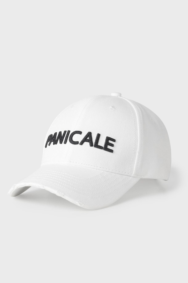 빈티지 로고 볼캡 M-QCAP01은 남녀 공용으로 착용 가능한 볼캡입니다. 봄, 여름, 가을 계절에 어울리는 면 소재의 부드러운 촉감과 일반적인 깊이 및 챙 넓이를 가지고 있습니다. 캐주얼, 미니멀, 클래식 스타일의 의상에 잘 어울리며, 여행룩이나 산책룩에 포인트를 줄 수 있습니다. 화이트 컬러에 빈티지한 로고 디자인이 특징입니다. 데일리룩에 편안함과 스타일을 더해보세요.
