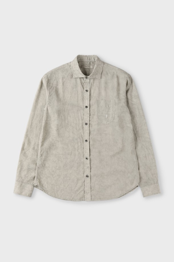 **리오셀 리넨 워싱 셔츠 D-QCSH12**

부드러운 촉감의 리오셀과 린넨 혼방 소재로 제작된 남성 셔츠입니다. 캐주얼한 스타일로 여름, 간절기, 겨울까지 폭넓게 활용 가능하며, 데이트룩과 출근룩에 모두 잘 어울립니다. 슬림핏 디자인에 워싱 처리된 독특한 패턴이 돋보이며, 그레이와 블루 두 가지 색상으로 출시되었습니다. 칼라 넥 라인에 긴 소매 기장으로 세련된 느낌을 더했으며, 단추 여밈과 포켓 디테일, P 자수 포인트가 특징입니다. 티셔츠와 레이어드하여 다양한 스타일을 연출할 수 있습니다.
